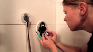 Hansgrohe Technik Installation eines ShowerSelectUnterputzThermostats [upl. by Woodward994]