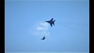 Walka powietrzna F16 vs MIG29 Malbork [upl. by Eixela814]